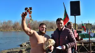 Борец надви 21 за Кръста в Димитровград