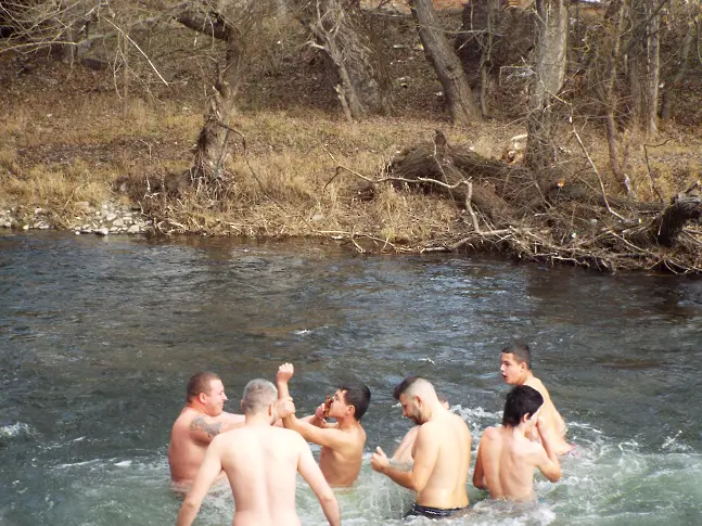 Самуил Димитров хвана кръста на Богоявленския ритуал в с.Раждавица