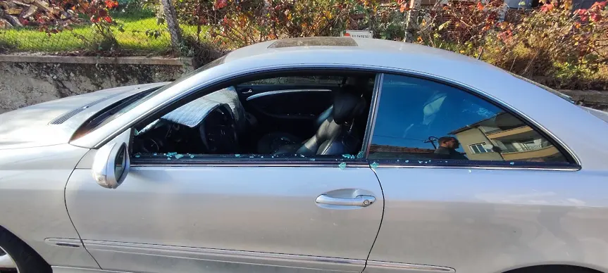 31-годишен декорира автомобили в Черноморец със сърп и чук, пратиха го в Психото