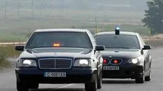Автомобил на НСО катастрофира в София