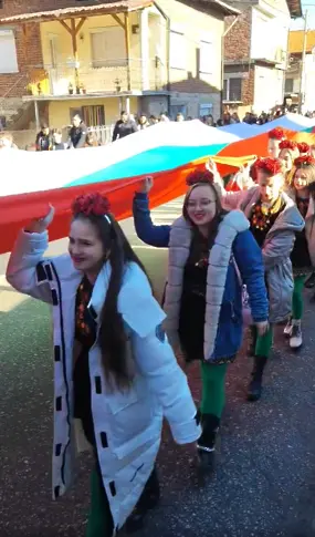 Ученици извадиха кръстовете в Пазарджик, Пещера и Ракитово