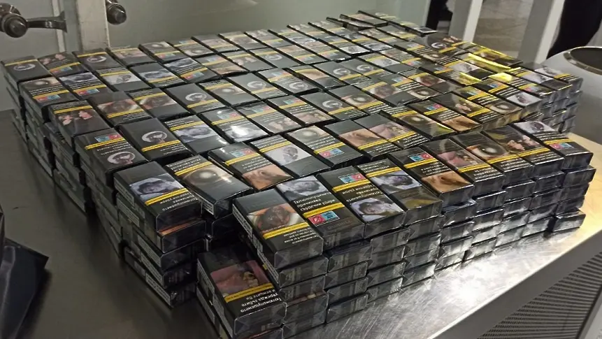 На варненското летище пресякоха контрабанда на 3000 кутии цигари