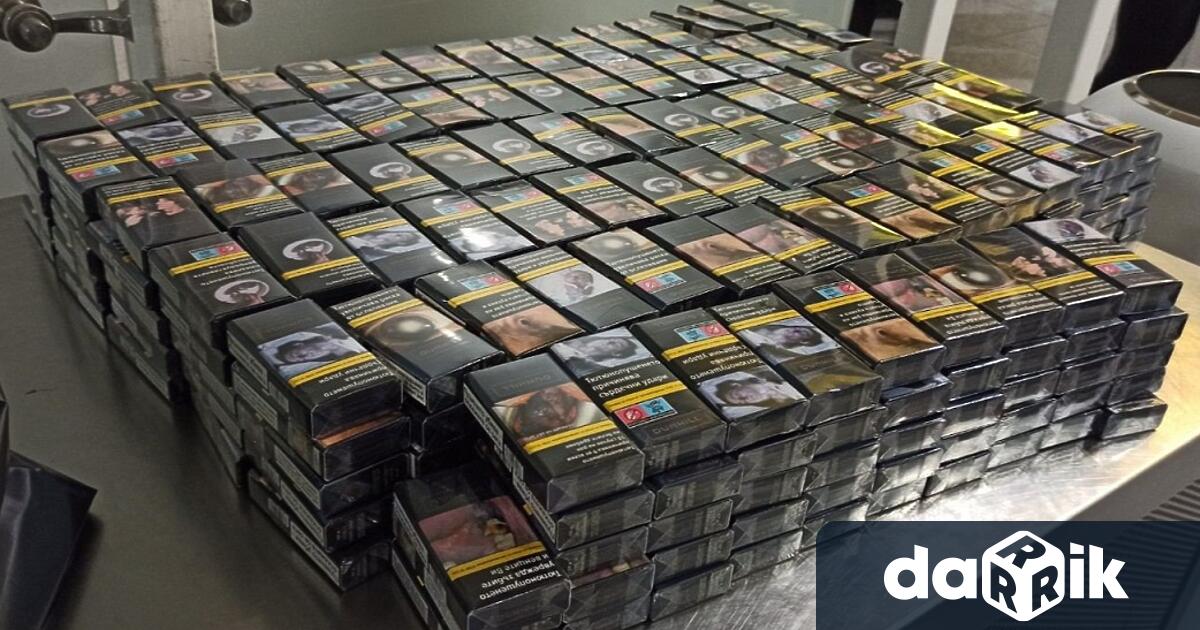 Митнически служители на варненското летище откриха близо 3000 кутии цигари