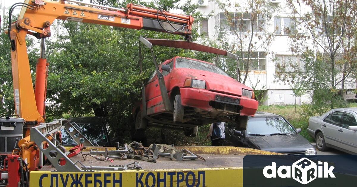 225 стари автомобили изоставени от собствениците на паркинги в междублокови