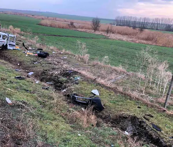 Два автомобила изхвърчаха на км 356 от автомагистрала „Тракия“, опустошиха оградната мрежа