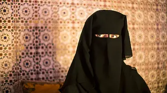 Талибаните закриват салоните за красота в Афганистан