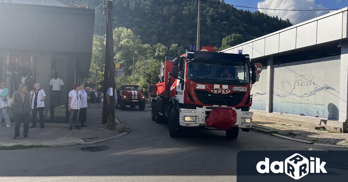 Екип на РСПБЗН – Кюстендил е гасил пожар в стопанска