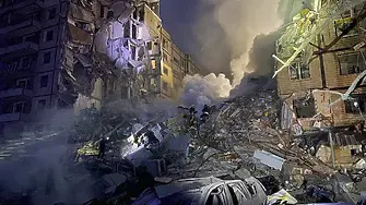 Петима убити и 27 ранени, шест от които деца, след руски ракетен удар по жилищна сграда