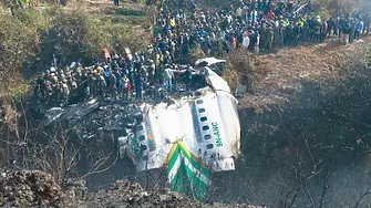Пътничеки самолет със 72 души се разби в Непал, няма оцелели (видео и снимки)