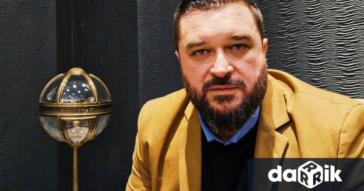 В следващите минути ще ви срещнем с писателя Илиян Кузманов