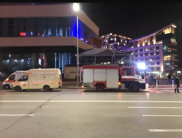 Евакуираха столичен мол заради сигнал за бомба, има задържани (видео)