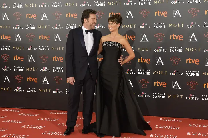 Хавиер Бардем и съпругата му Пенелопе Крус на наградите Goya Cinema Awards, 2016 г. в Мадрид, Испания.