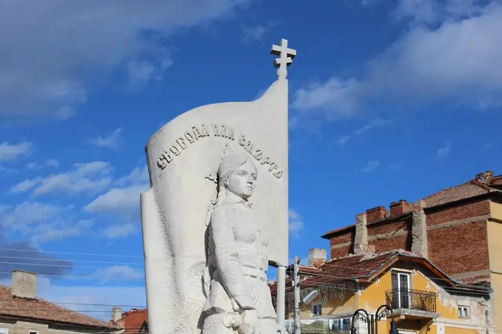 С венец от името на дружеството “Асарел-Медет“ АД изрази почитта си към Райна Княгиня