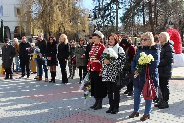 С венец от името на дружеството “Асарел-Медет“ АД изрази почитта си към Райна Княгиня