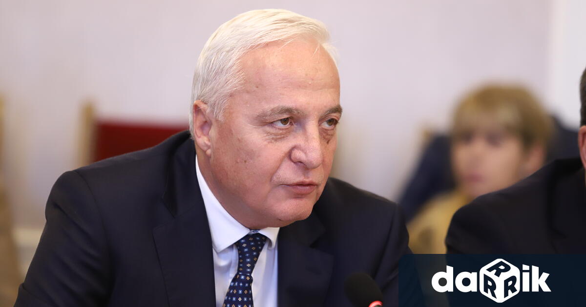 Парламентът освободи председателя на Сметната палата Цветан Цветков със 118
