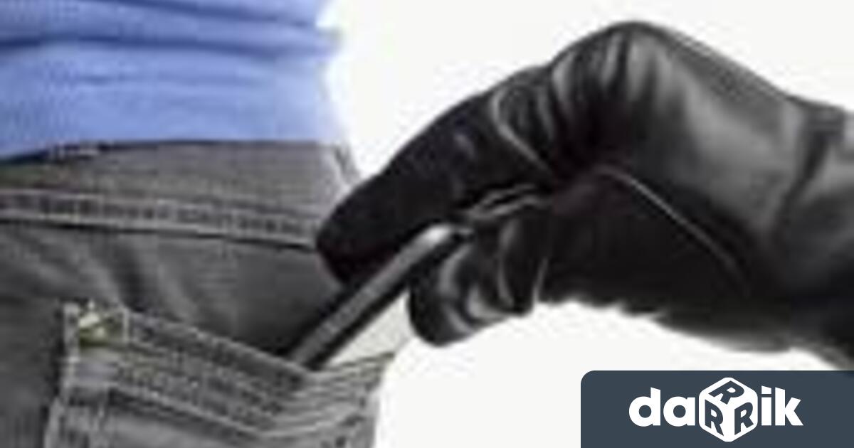 Издирват 19 годишен крадец на мобилен телефон в жк Дъбника съобщиха
