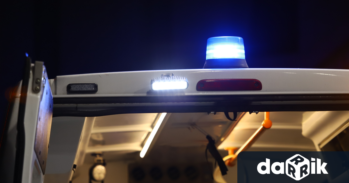 Баща и детеса ударени снощи от автомобил на пешеходна пътека