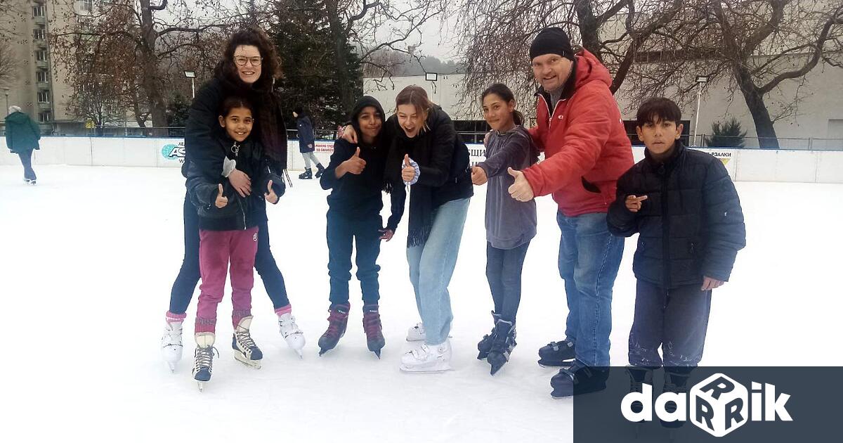 Деца от Стара Загора получиха първия си урок по пързаляне