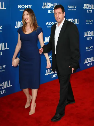 Адам Сандлър и Джаки Сандлър на премиерата на &quot;Джак и Джил&quot;,2011 г. в Уестууд, Калифорния.