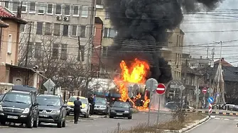 Цистерна с гориво се взриви в Костинброд (видео)