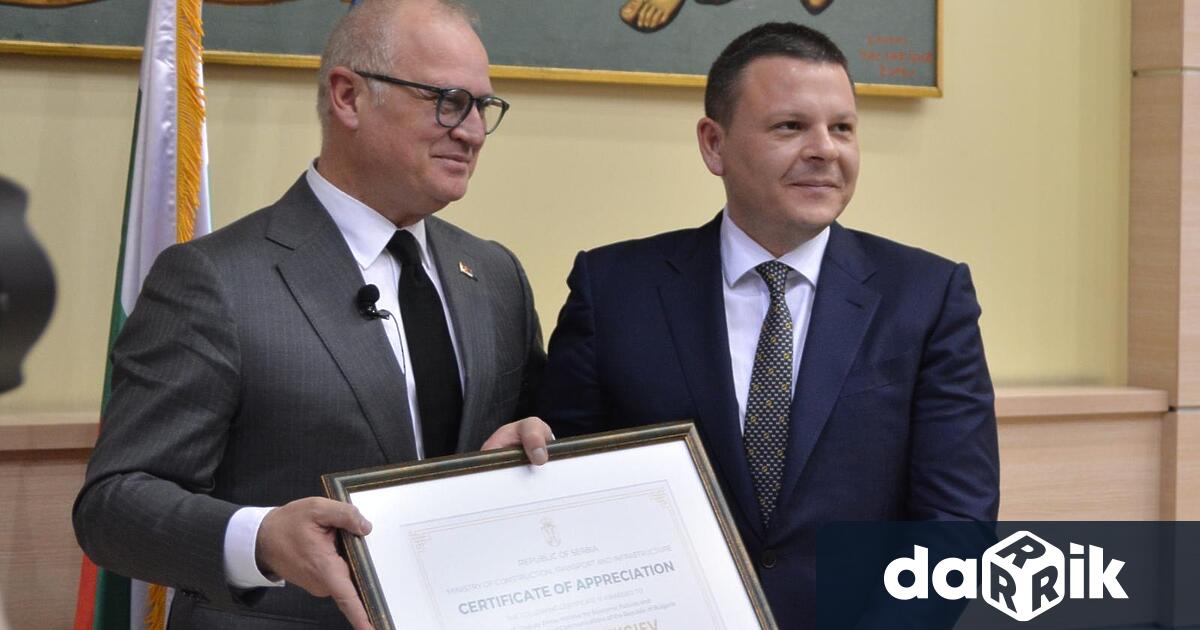 Сръбският министър на строителството транспорта и инфраструктурата Горан Весич благодари