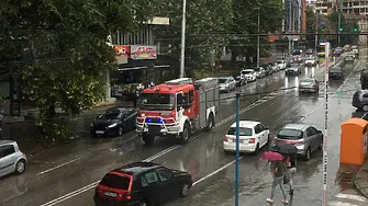 Горящ комин гасиха огнеборци в жилищна сграда в село Пелишат