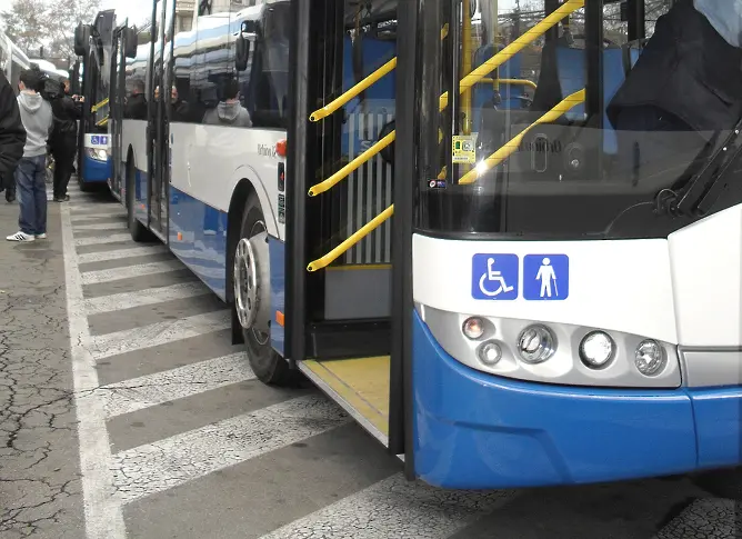 Два автобуса на градския транспорт се блъснаха във Варна