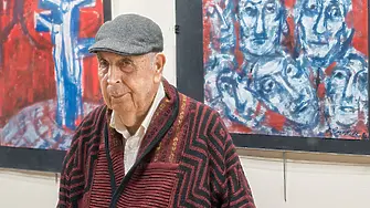94-годишен художник рисува и реди изложба