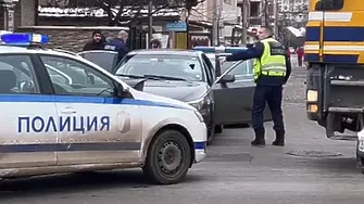 След гонка с полицията: Задържаха шофьор, отказал да се подчини (снимки) 