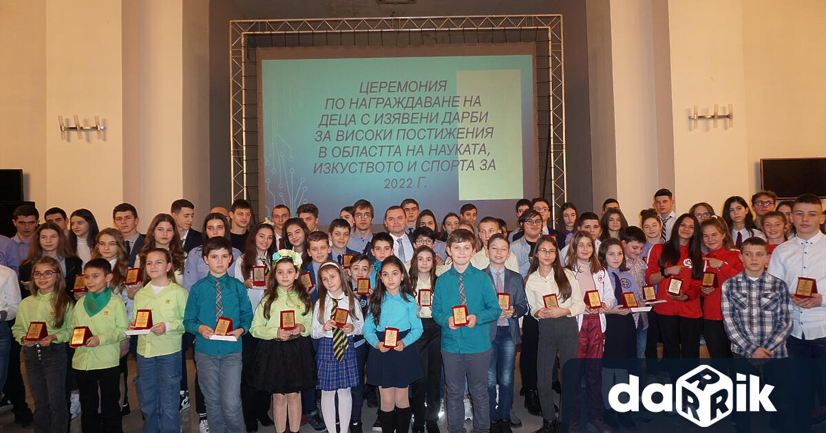 Днес в зала Европа кметът Пенчо Милков връчи ежегодните награди