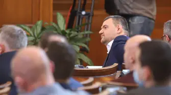 Бимбалов: Докато Пеевски е на първия ред в парламента, ще чувстваме облекчение, когато НС си тръгва