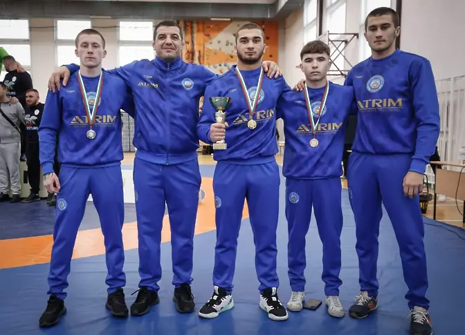 Куп медали за Бургас от юношите в борбата 