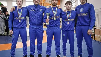 Куп медали за Бургас от юношите в борбата 
