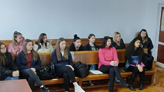 Прокурор Миглена Митрева запозна ученици с професиите „съдия“, „прокурор“ и „следовател“ и статута на магистратите