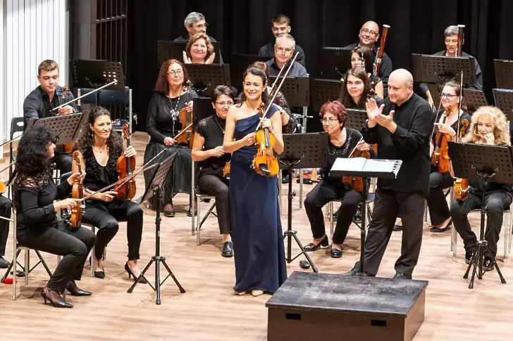 Изключителната Лия Петрова гостува на Симфониета-Враца в „Майстори на цигулката“