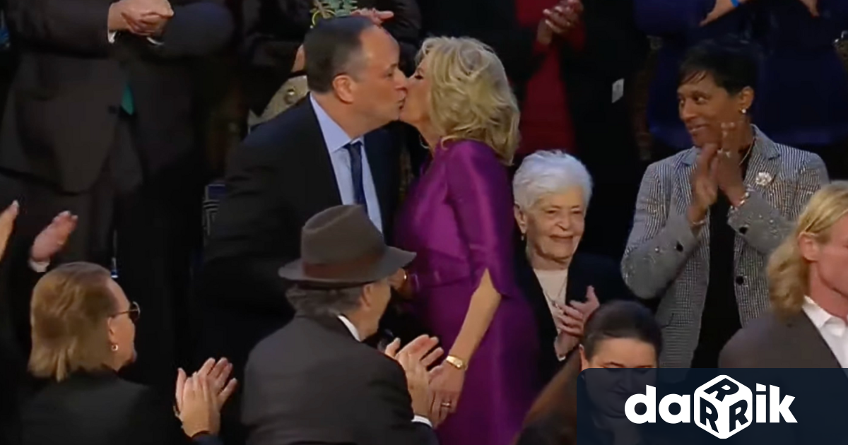 Целувка между първата дама на САЩ Джил Байдън и съпруга