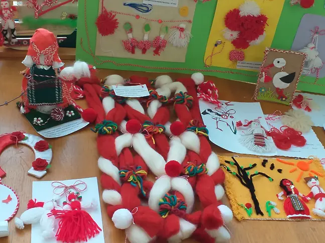 В конкурс за мартеници се включват учениците в община Добричка