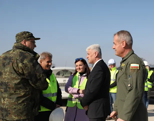Министърът на отбраната: Надяваме се да преодолеем огромното забавяне на модернизацията на авиобаза Граф Игнатиево