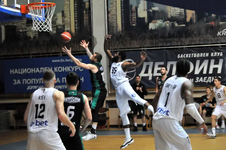 Баскетболният „Черноморец“ с четвърта поредна победа