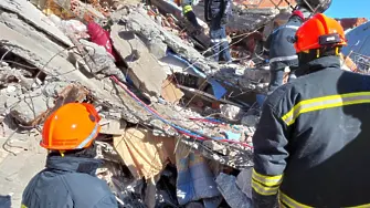 Българските доброволци в Турция са открили оцелели под руините