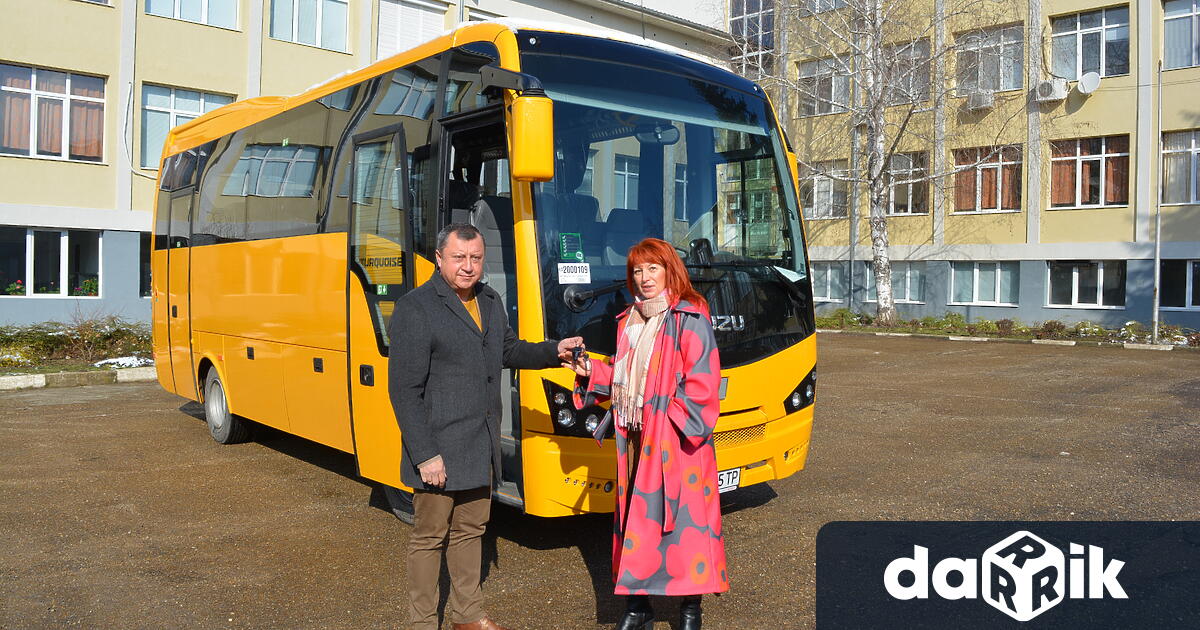 Нов училищен автобус с 32+1 места ще ползват учениците от