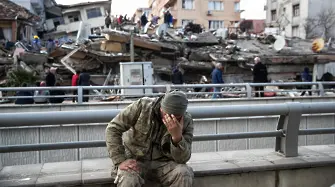 Земетресението: Жертвите надхвърлят 15 000 души