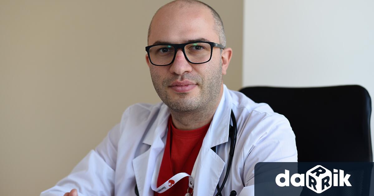 Д р Ивайло Тончев завършва медицина през 2013 г и магистратура