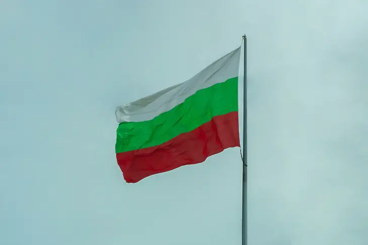 Във Варна свалят нацоналния флаг наполовина