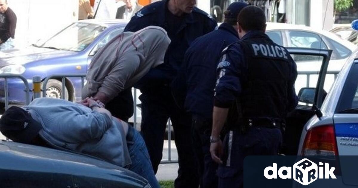 В полицията са задържани извършители на дързък опит за грабеж