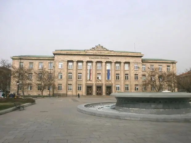 Подсъдим за неплащане на издръжки ги плати накуп и не беше наказан