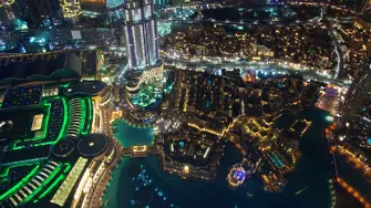 “Най-голямо, най-бързо, най-високо”. Как изглежда Dubai Mall отвътре? (видео)