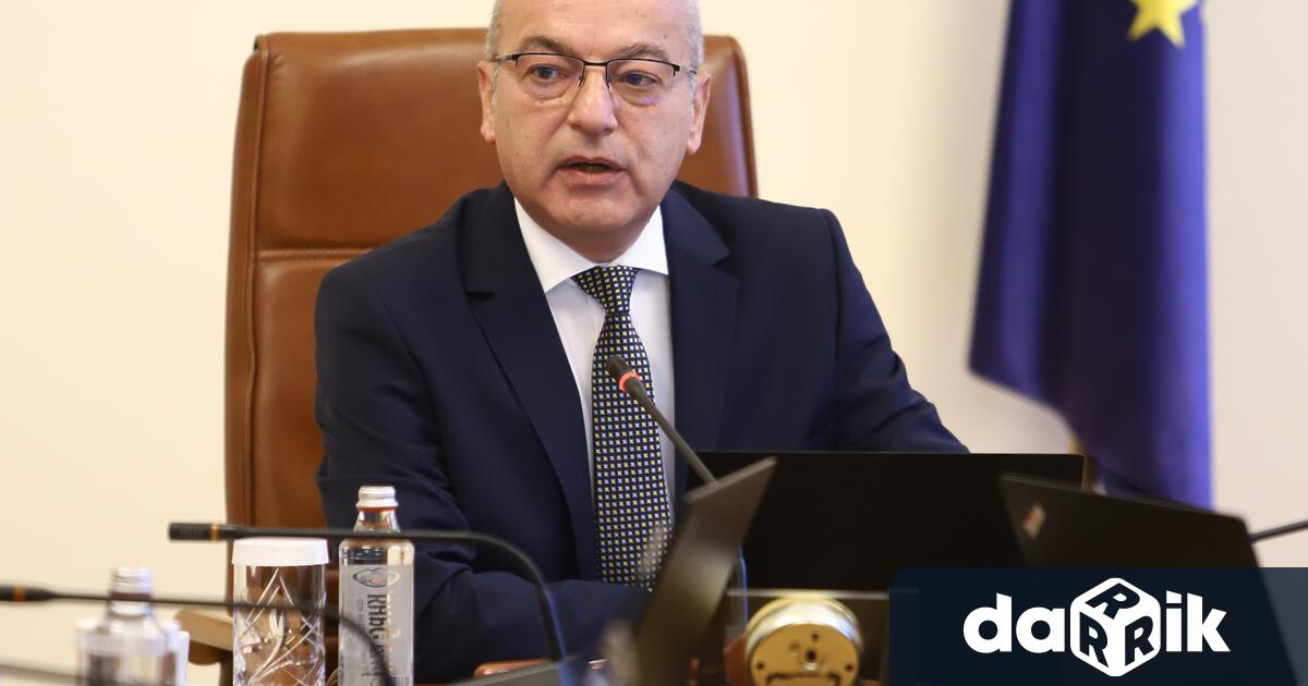 Премиерът Гълъб Донев отправи критика към 48-ото Народно събрание.В началото