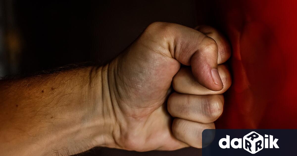 Пътник във влака Варна София бе пребит от друг пасажер На пострадалия