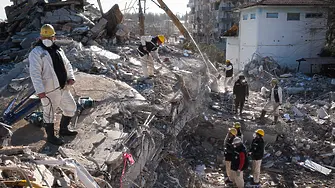 Двама души бяха спасени на деветия ден след земетресенията в Турция